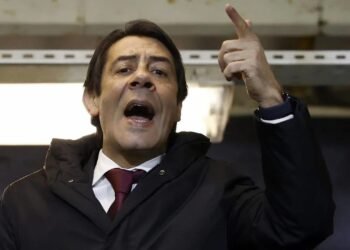 Revelado a bronca de Rui Costa ao confrontar António Nobre no túnel do Estádio da Luz após o polémico penálti