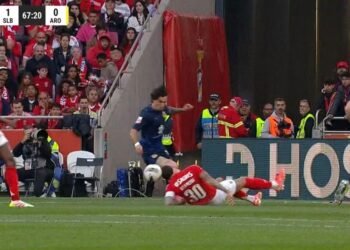 (Video) Lance que deu pênalti Arouca contra Benfica dá muito que falar