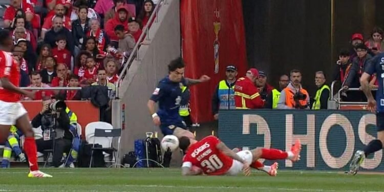 (Video) Lance que deu pênalti Arouca contra Benfica dá muito que falar