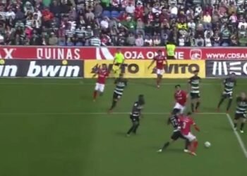 (Video) Santa Clara reclama pênalti não assinalado e diz que foi roubado