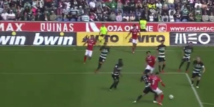 (Video) Santa Clara reclama pênalti não assinalado e diz que foi roubado