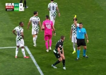 (Video) Gyokeres leva cartão amarelo por simulação