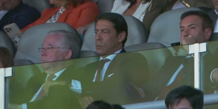 A reação do Rui Costa com bicampeão dá muito que falar