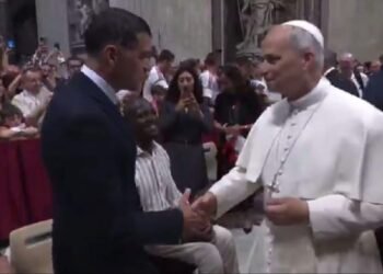 Sérgio Conceição com dura história de vida diante do Papa Leão XIV e não esconde emoção