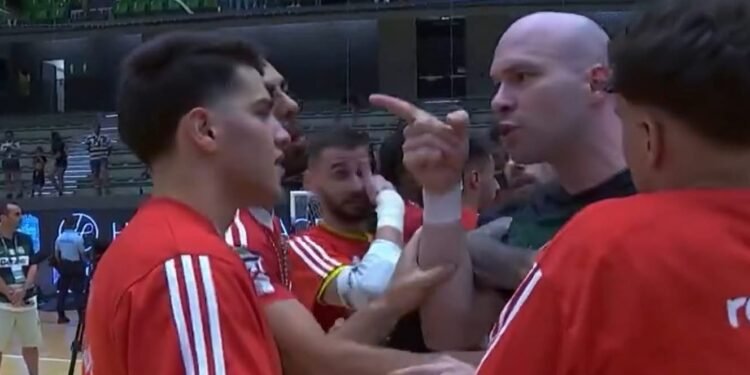 (Video) Jogo de Sporting e Benfica terminou em luta