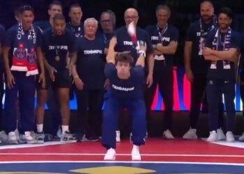 (Video) João Neves surpreende com um ‘mortal’ e leva a todos a loucura