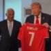 (Video) António Costa deu a camisa patrocinada pelo Cristiano Ronaldo com mensagem especial