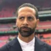 Rio Ferdinand sugere a Viktor Gyökeres a pressionar saída do Sporting