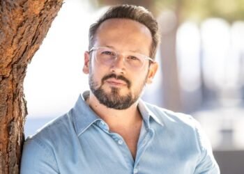 HUGO MENDES FURIOSO: “HAVIA UM FOTÓGRAFO QUE ESTAVA EM CIMA DO MURO A FOTOGRAFAR O CAIXÃO ABERTO”