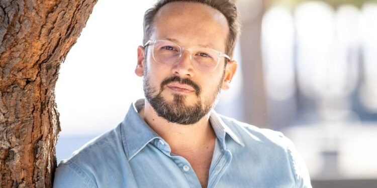 HUGO MENDES FURIOSO: “HAVIA UM FOTÓGRAFO QUE ESTAVA EM CIMA DO MURO A FOTOGRAFAR O CAIXÃO ABERTO”