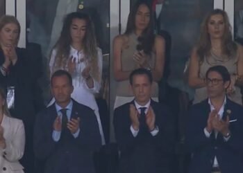 (Video) A triste reação da viúva do Diogo Jota ao minuto de silêncio é de partir o coração