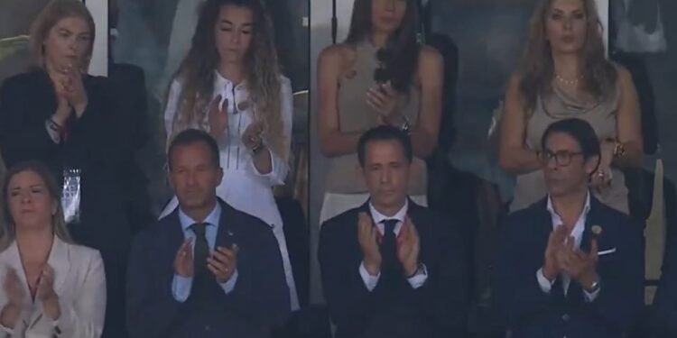 (Video) A triste reação da viúva do Diogo Jota ao minuto de silêncio é de partir o coração