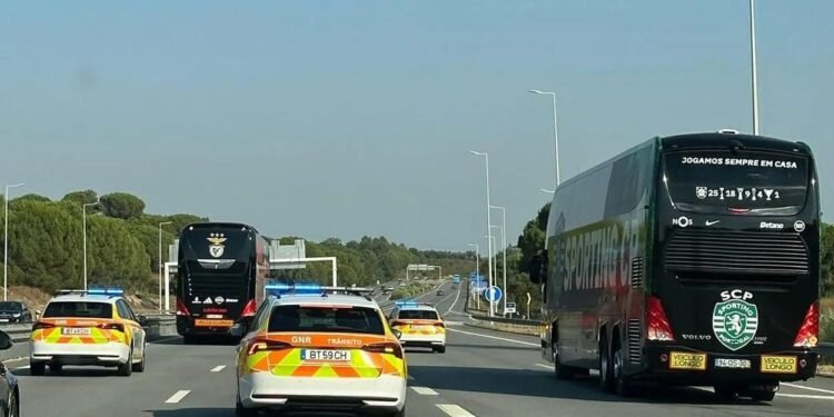 Autocarro do Benfica ultrapassou o do Sporting na A2