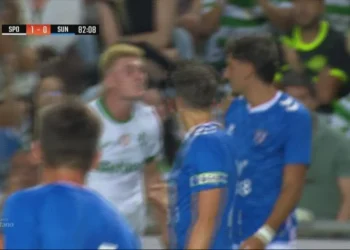 Harder extremamente irritado depois de sofrer uma falta