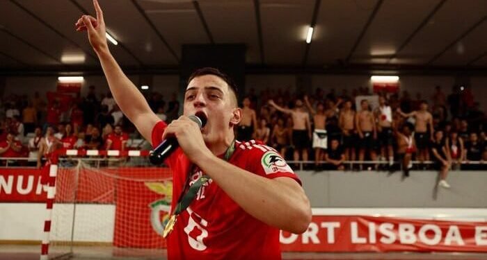 Raúl Moreira com cânticos polêmicos após Benfica-Sporting