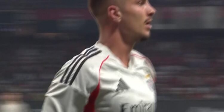 O golo do novo reforço do Benfica já corre o mundo