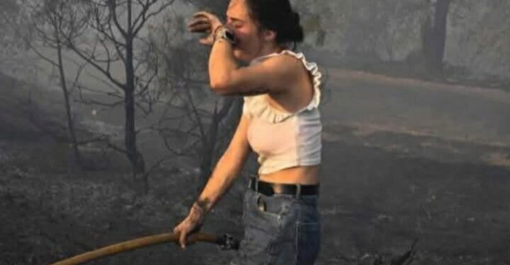 Mulher devastada desaba em lágrimas após perder tudo no incêndio