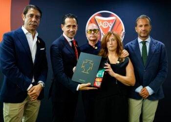 Pais de Diogo Jota voltam ao estádio após um mês da morte do Diogo Jota