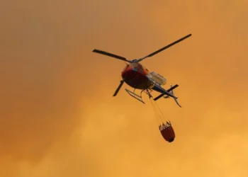 Vídeo amador mostra helicóptero de combate a incêndios a despenhar-se em França