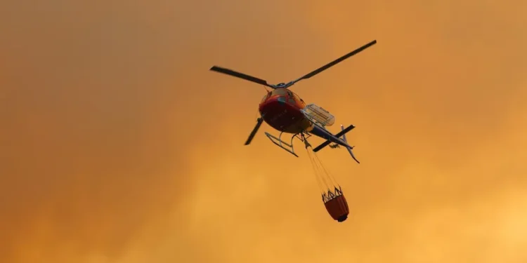 Vídeo amador mostra helicóptero de combate a incêndios a despenhar-se em França