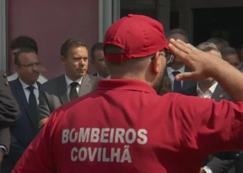 Último adeus do herói bombeiro da Covilhã terminou mal para Luís Montenegro