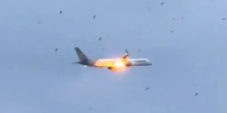Avião com 273 passageiros incendeia-se durante voo
