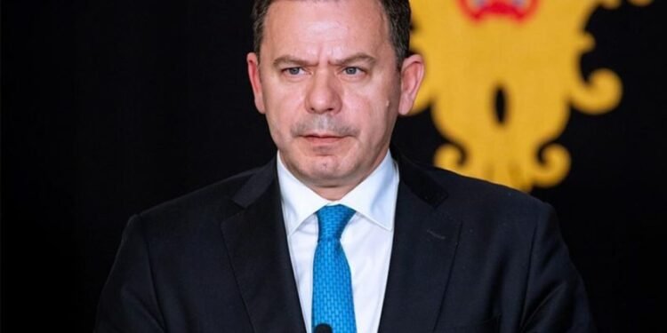Primeiro-Ministro duramente criticado