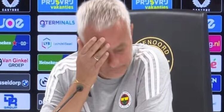 José Maurinho em lágrimas após a morte de Jorge Costa