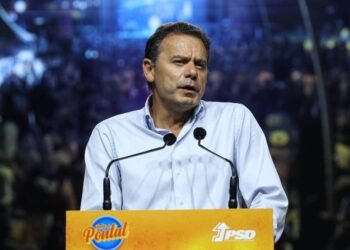 Montenegro diz que Governo está a agir nos incêndios de forma “discreta” mas “muito próxima”