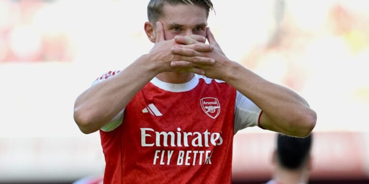 Viktor Gyökeres marcou o seu primeiro golo pelo Arsenal e fez isto para Sporting