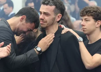 Devastação total: as lágrimas de dor insuportável dos filhos de Jorge Costa no adeus ao pai