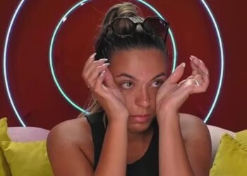 Jéssica Vieira em lágrimas após a saída da Daniela Santos do Bigbrother