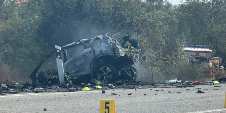 Última hora: Colisão entre carro e camião causa morte em São Bartolomeu