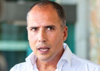 Ricardo Araújo Pereira arrasado após gozar com tragédia do Elevador da Glória