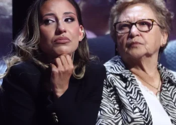 Avó de Catarina Miranda invade palco e abraça Tony Carreira na final do Big Brother Verão