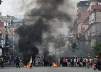 Portugueses retidos em hotel incendiado no Nepal descrevem fuga dramática