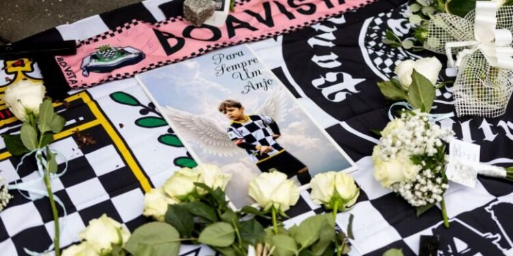 Amigos de Dinis uniram-se durante a tarde à frente do Estádio do Bessa