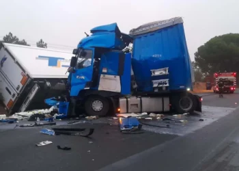 Mãe sobrevive a violento acidente que matou os três filhos de 6,15 e 17 anos. A tragédia está a comover muitos