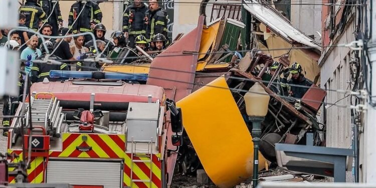 15 mortos e 18 feridos no trágico acidente no elevador da Glória
