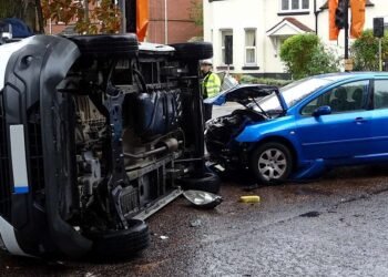 Dois feridos em acidente na N11. Uma das vítimas teve de ser desencarcerada