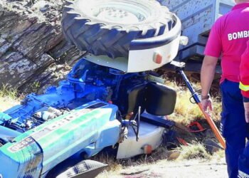 Última hora: Homem morre em capotamento de trator em Barcelos