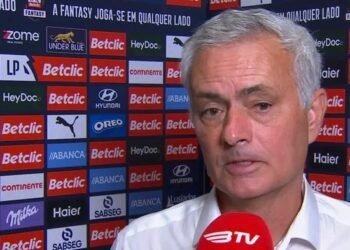 Mourinho critica árbitro e VAR e acrescenta: “O que aconteceu ontem e na semana passada…”