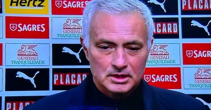 José Mourinho apesar da vitória lança críticas aos jogadores do Benfica “não fomos sérios ao intervalo queria fazer nove substituições”