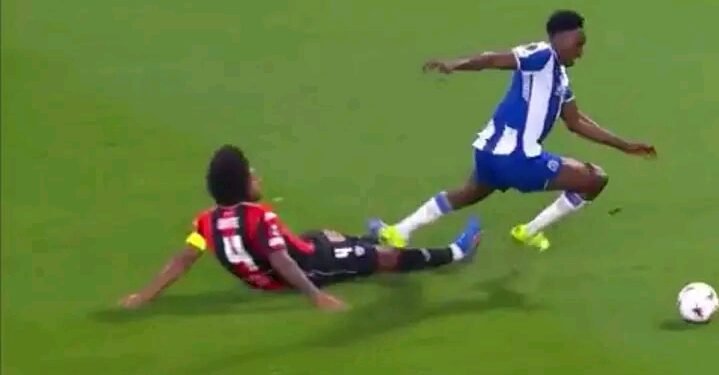 Video: O lance que deu no penálti do FC Porto contra o Nice dá muito que falar