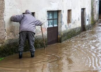 Mau tempo faz duas vítimas em Fernão Ferro: casal de idosos morre dentro de casa inundada