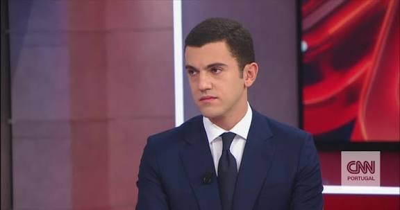 “André Ventura não é suficientemente talentoso para sobreviver ao dilema de ter duas funções ao mesmo tempo”