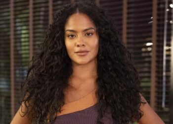 Atriz foi mordida por um jacaré enquanto gravava novela