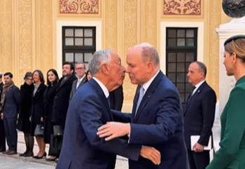 Marcelo Rebelo de Sousa beija príncipe Alberto e abana princesa Charlene do Mónaco!