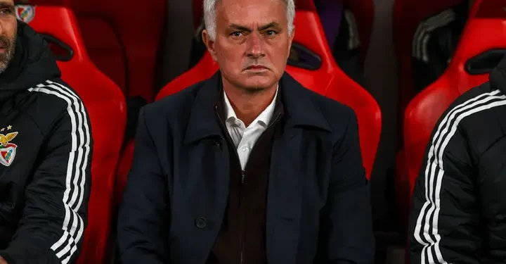 José Mourinho: “O jogo estava morto. Depois o árbitro e o VAR decidiram reabri-lo”