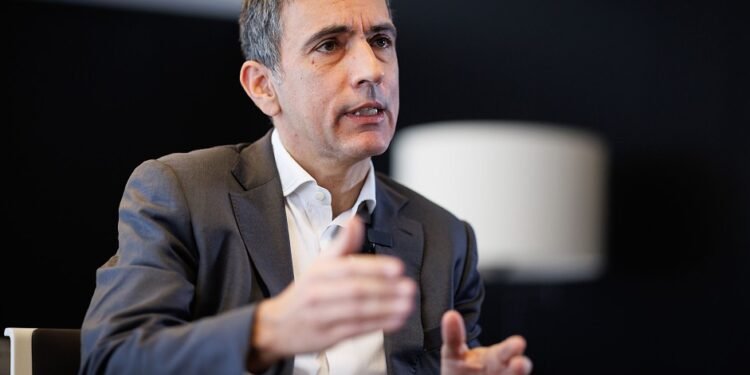 Presidente do Vitória atira-se à arbitragem do jogo com o Benfica